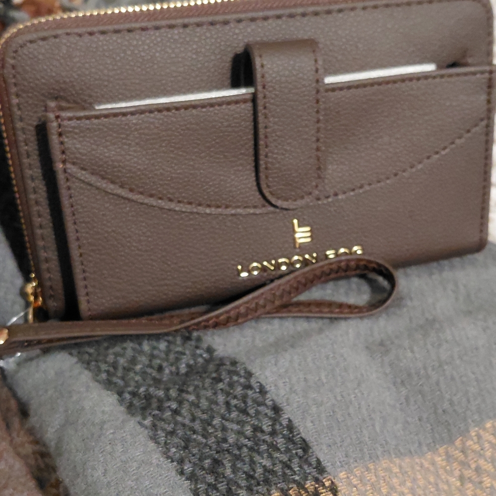 London Fog 3 In 1 Wallet, Scarf & Key Chain Gift Set - Picture 8 of 10